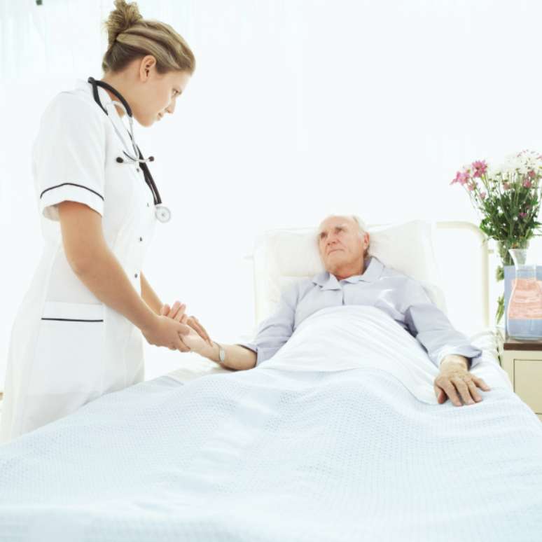 Uma revis&atilde;o de alguns dados concluiu que os suplementos n&atilde;o melhoram a for&ccedil;a dos ossos e podem aumentar o risco de doen&ccedil;as do cora&ccedil;&atilde;o e de tipos de c&acirc;ncer mais agressivos