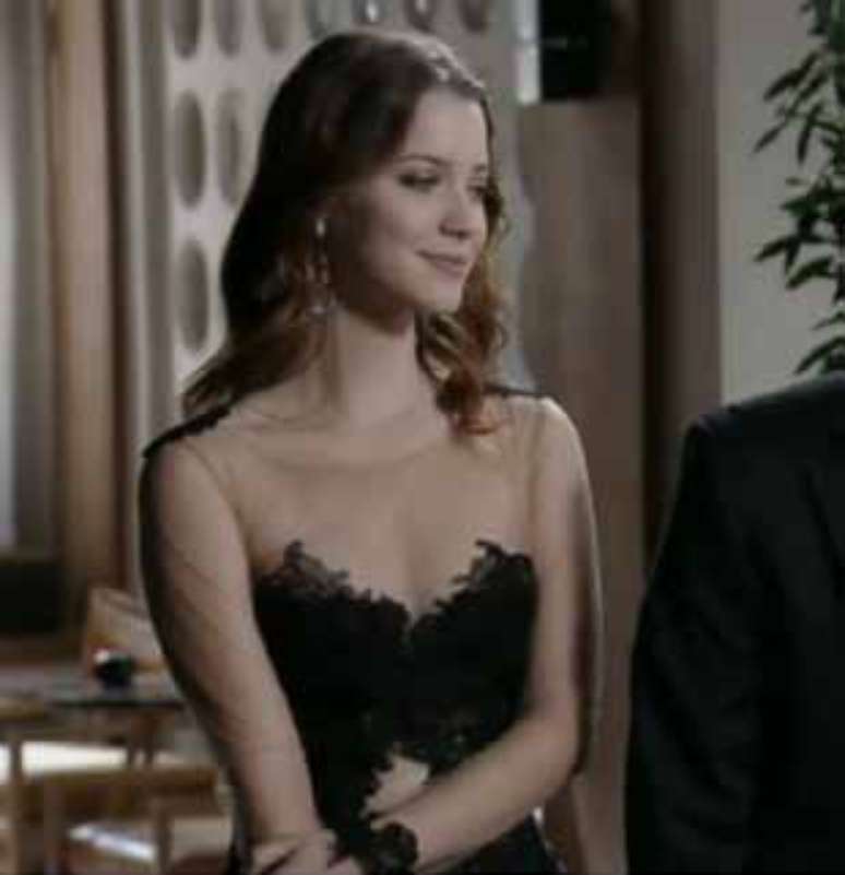 O vestido de D&eacute;bora fez sucesso entre as telespectadoras