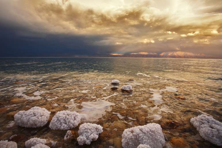 A 424 metros abaixo do nível do mar, a costa do Mar Morto é o ponto mais baixo da Terra