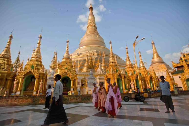 Myanmar: também conhecido como Birmânia, o Myanmar foi, por muito tempo, comandado por uma junta militar repressora e violenta. A militante e vencedora do Nobel da Paz, Aung San Suu Kyi, foi presa e chamou os turistas para boicotar o país. Em abril do ano passado, no entanto, as coisas começaram a mudar: com eleições transparentes, Suu Kyi foi eleita para o parlamento e chamou um turismo responsável. É uma boa oportunidade de conhecer este belo país asiático com mais de 4 mil templos budistas, vilarejos flutuantes no lago Inle e outras belezas naturais e culturais, numa mistura de culturas chinesa, indiana e asiática do sudeste