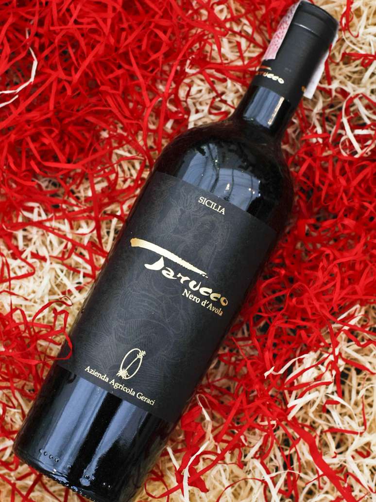 O premiado vinho siciliano Tarucco Nero d'Avola é encontrado por R$ 95