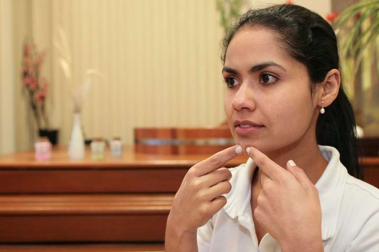 Presentes principalmente na zona T do rosto, os cravos podem ser ainda mais prejudiciais à cútis se forem removidos de forma incorreta