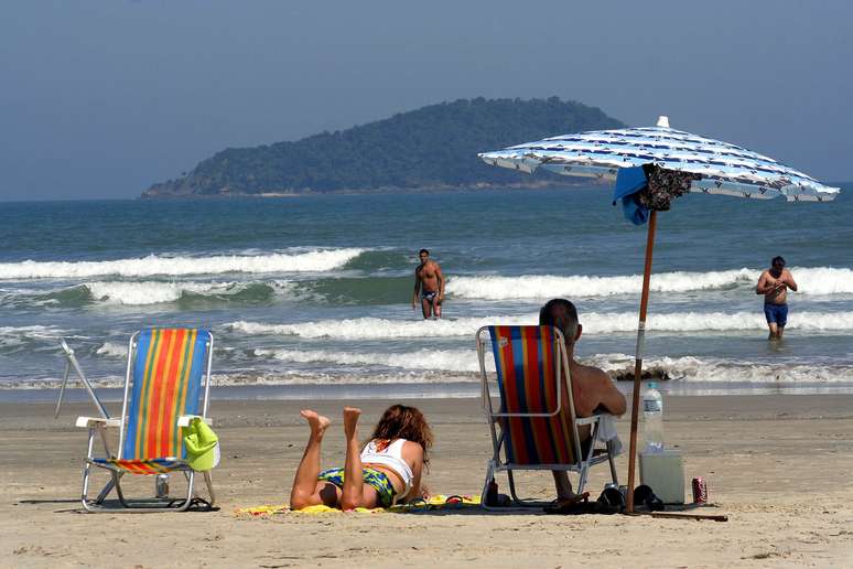 A praia da Baleia parece realmente ser digna da fama. Ela possui uma das maiores áreas de Mata Atlântica do litoral paulista. Apesar de até 15 anos atrás ter abrigado um lixão, hoje a praia exibe águas consideradas excelentes para banho e o metro quadrado mais caro da região. Segundo os moradores, o nome teria surgido devido ao formato da pequena ilha que aparece no horizonte, que lembra o animal marinho