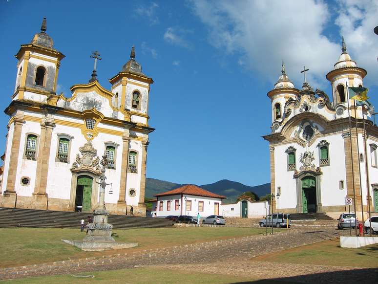 A Praça de Minas Gerais da cidade de Mariana tem diferentes edifícios que ilustram a beleza da arquitetura barroca