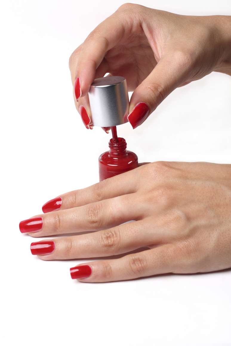 Uma pesquisa divulgada pela marca de esmaltes Impala concluiu ainda que 55% dos homens acham tons de vermelho sexy