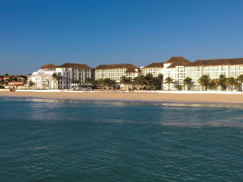 Mar defronte ao hotel Playacar Palace mais parece uma piscina, tamanha sua calmaria 