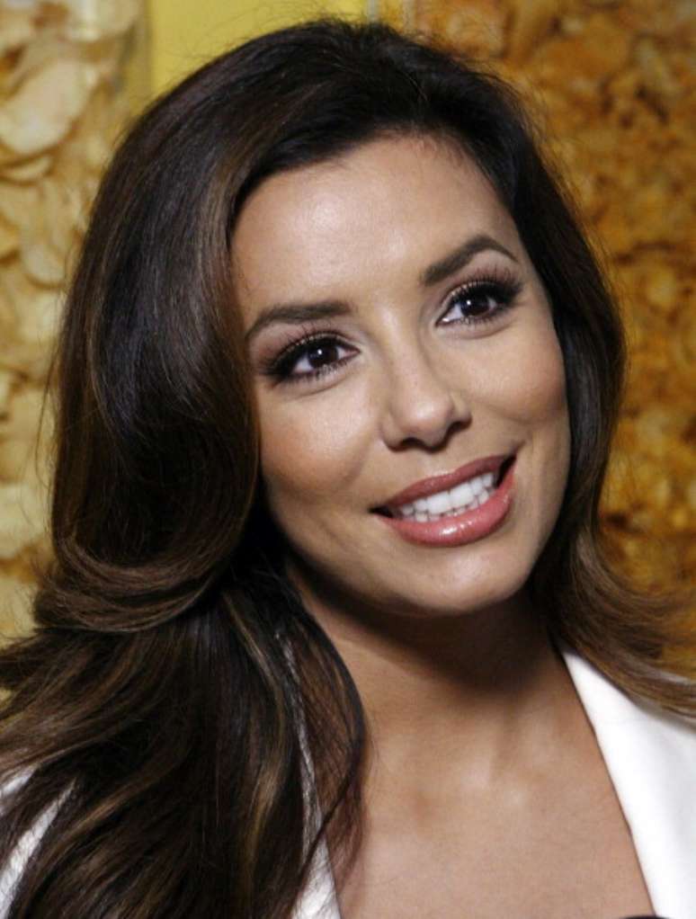 Adepta do tratamento facial com oxigênio, Eva Longoria afirma que o procedimento deixa a cútis com aparência mais jovem quase que instantaneamente