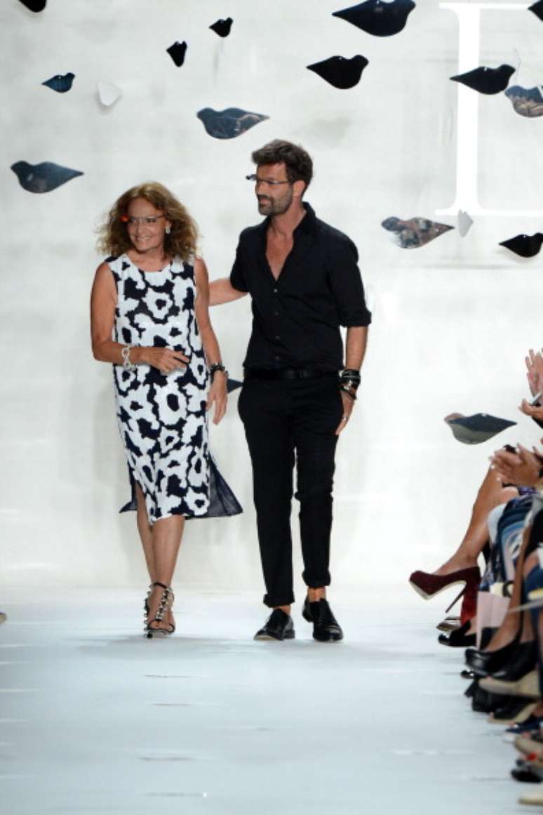 Yvan Mispelaere e Diane ao fim do desfile no domingo (9), em Nova York