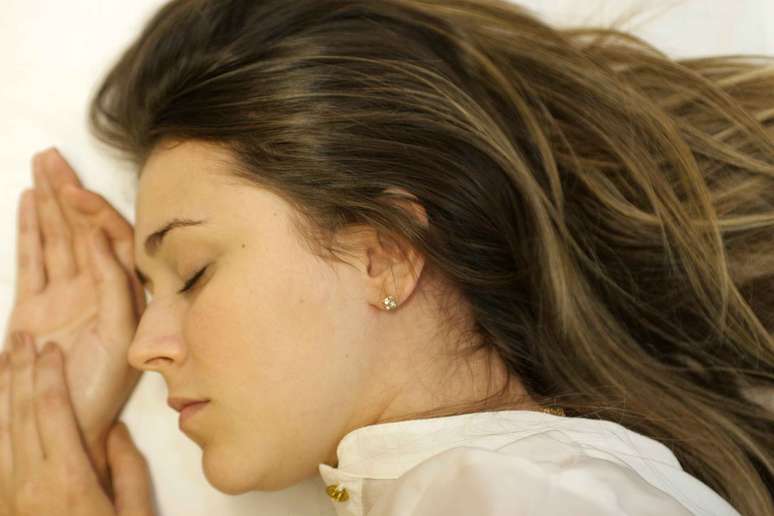 Pele precisa de cuidados especiais após um dia cansativo para não ficar ressecada e sem brilho. Antes de dormir, ritual noturno da beleza garante uma cútis hidratada e saudável 