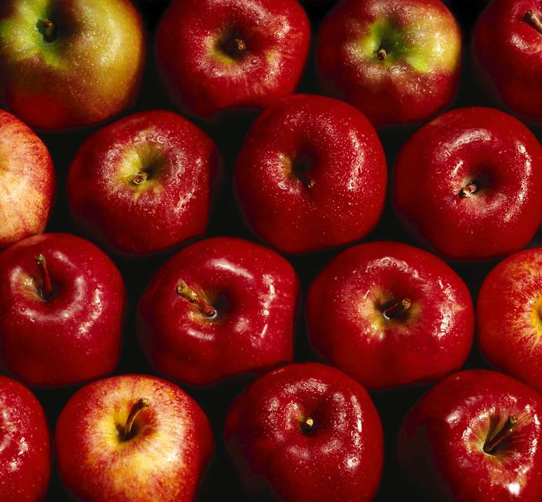 Uma pesquisa mostra que comer a fruta diariamente pode melhorar as condições cardíacas em apenas um mês