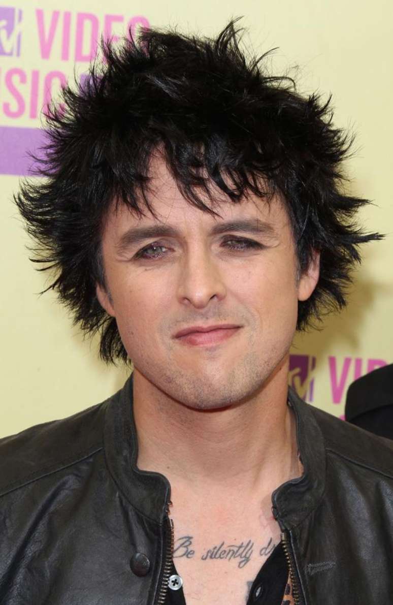 Billie Joe Armstrong falou sobre sua carreira em cena excluída do filme 'Bem-vindo aos 40'