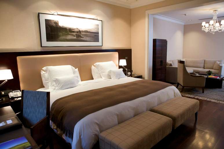 Algodon Mansion. T&atilde;o elegante quanto o bairro de Recoleta, de est&aacute; localizado, o Algodon Mansion &eacute; ideal para curtir Buenos Aires com muito glamour.Al&eacute;m de su&iacute;tes espa&ccedil;osas de luxo, o hotel conta com um delicioso restaurante gastron&ocirc;mico, o Chez Nous, com uma variada carta de vinhos. Di&aacute;rias a partir de R$ 977