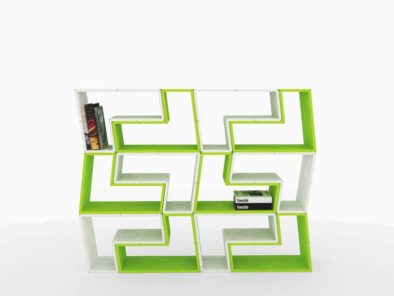 O designer Zanine de Zanini herdou o talento do pai, o arquiteto e também designer José Caldas, e hoje cria belas peças como esta estante modular, feita para a Doïz. Informações: (21) 2233-5061