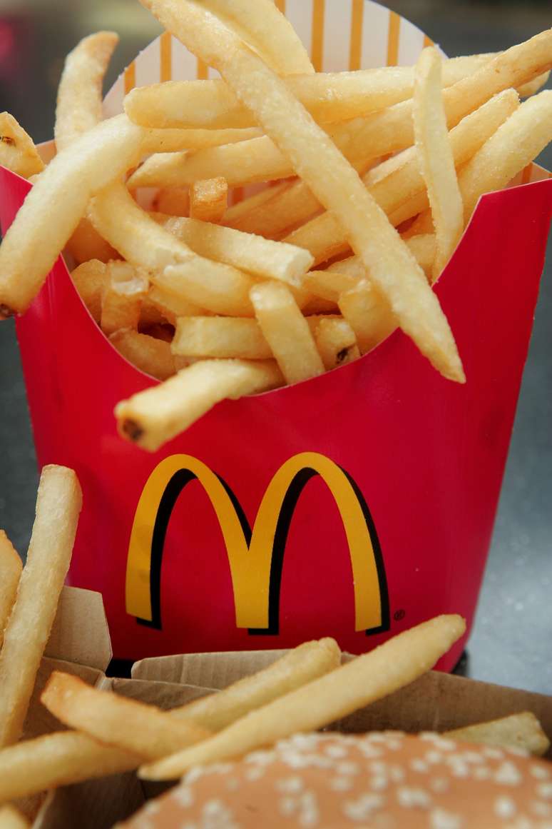 <p>As mais de 3 mil lanchonetes do McDonald's no Japão estão autorizadas a vender apenas porções pequenas de batata frita</p>