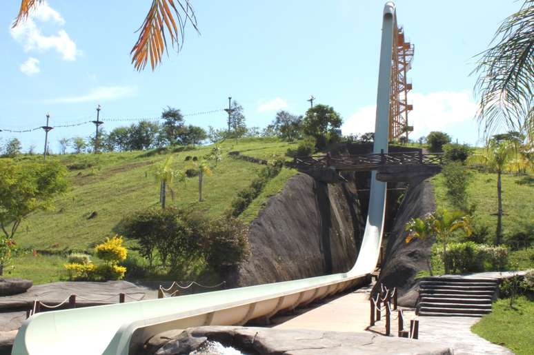 Chamado de Kilimanjaro, toboágua tem 49,9 metros de altura e fica no Rio de Janeiro