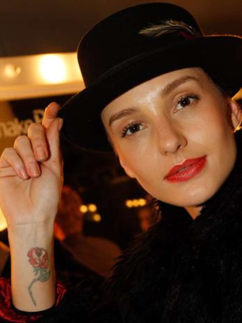 Entre um desfile e outro a top contou um pouco sobre sua vida e intimidade