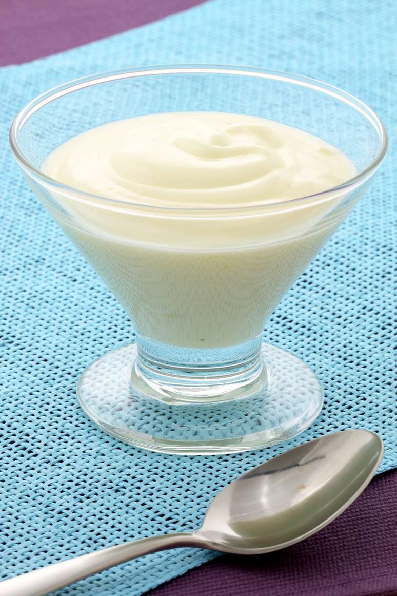 Iogurte aromatizado recebe cheiros de outros ingredientes, como frutas de especiarias (baunilha, por exemplo)