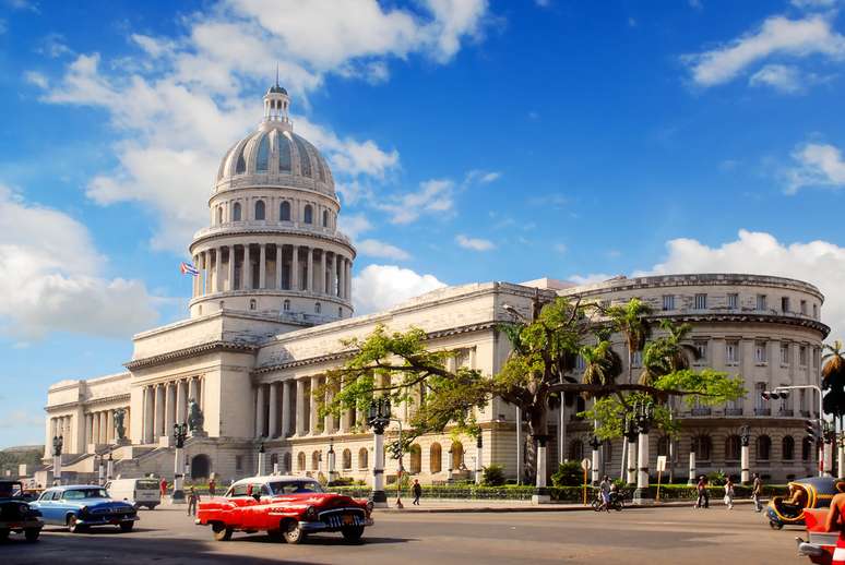 Riqueza arquitetônica e esplendor de balneários permite turista conhecer a história do povo cubano e, também, desfrutar de belas paisagens