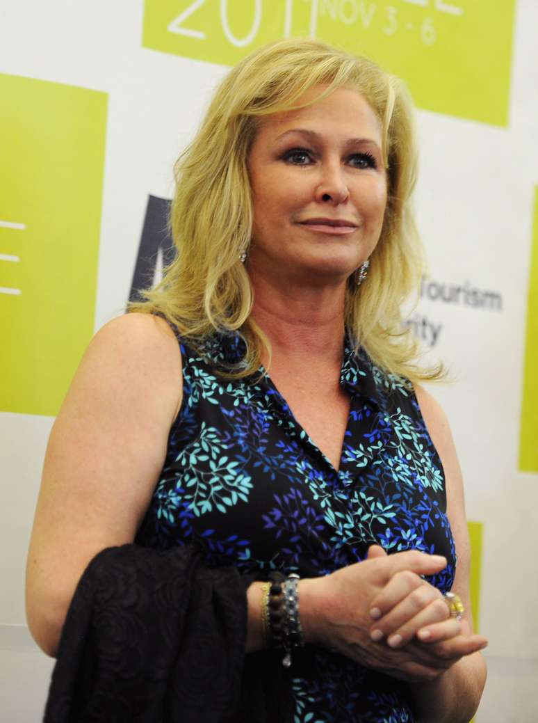 Em novembro de 2011 Aruba entrou no circuito da moda internacional com o evento Aruba In Style, que expôs o trabalho de grades estilistas em um desfile. A socialite Kathy Hilton, mais conhecida por ser a mãe de Paris Hilton, herdeira da famosa rede de hotéis, esteve presente 