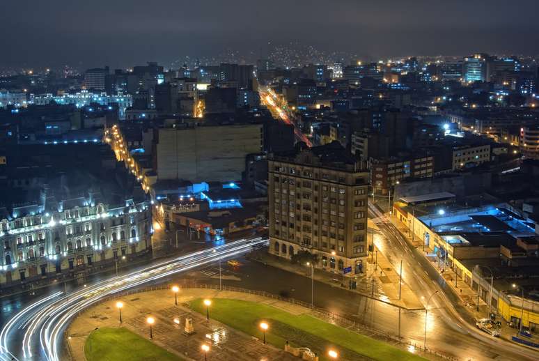 Colonizada pelos espanhóis, a maior cidade do Peru ainda preserva importantes edifícios históricos 