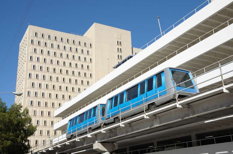 De graça, o Metromover é o meio de transporte mais moderno da cidade norte-americana