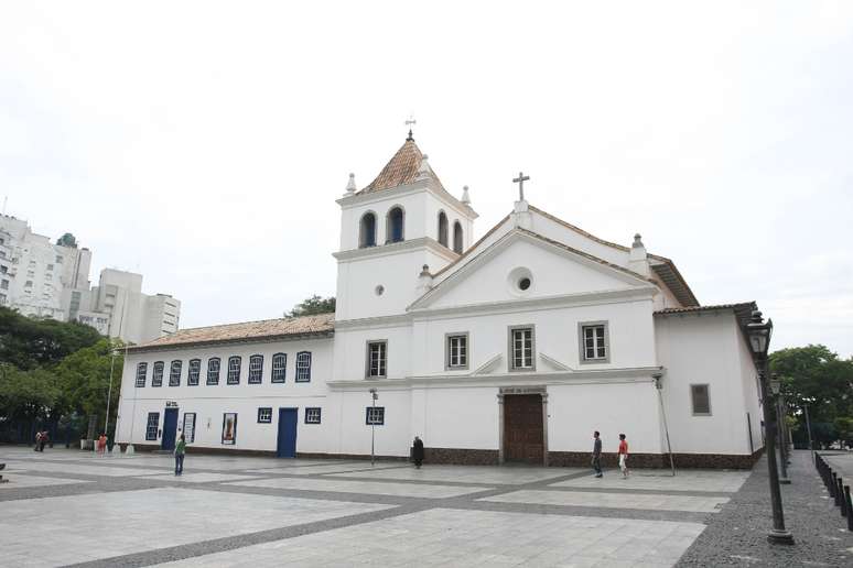 Os 25 mil volumes do acervo da biblioteca do Pateo do Collegio estão disponíveis online