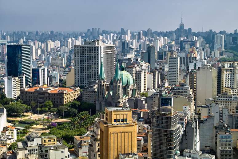 Imagem aérea de São Paulo, com a Catedral da Sé, um dos símbolos da cidade, ao centro