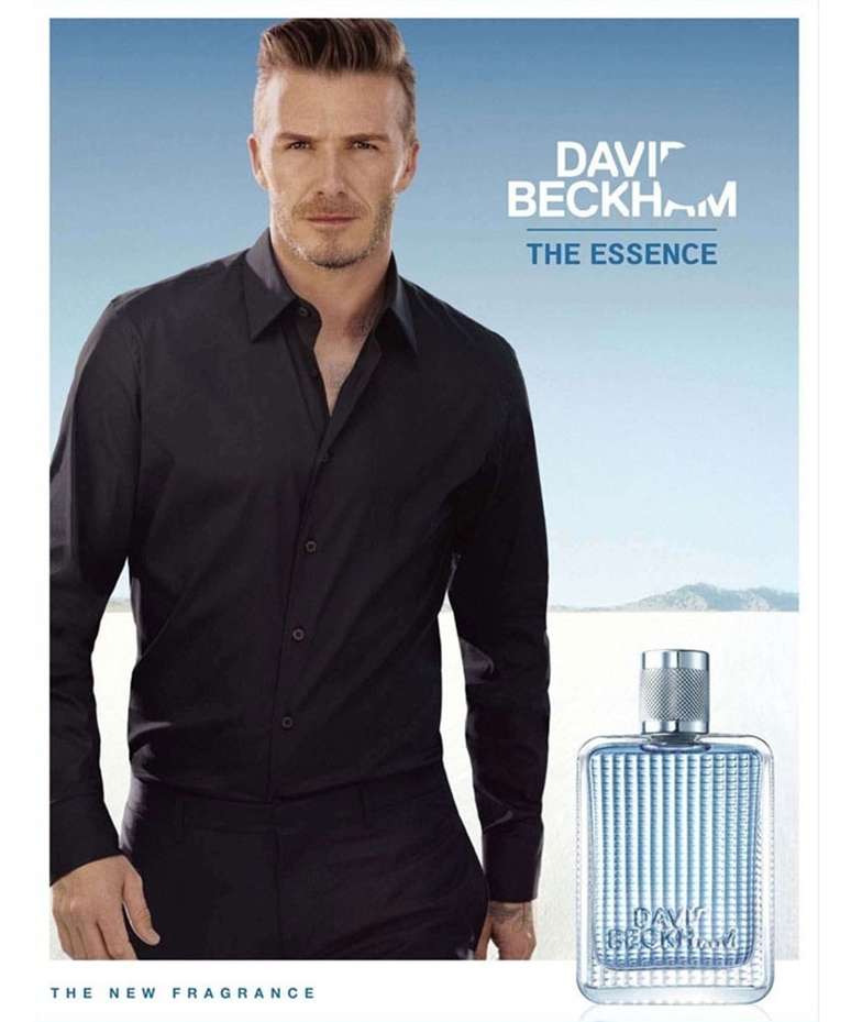 O jogador aparece na campanha do perfume masculino The Essence