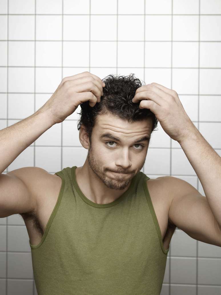 Cinquenta e sete por cento dos homens do levantamento que buscaram tratamento para queda de cabelo estão entre 18 e os 35 anos 