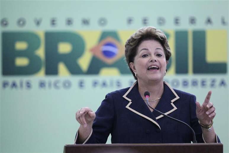 A presidente Dilma Rousseff fala durante lançamento do Pacto Nacional para Alfabetização na Idade Certa no Palácio do Planalto. A presidente Dilma Rousseff disse nesta quinta-feira que a alfabetização infantil é uma "urgência" para o país, e que a educação brasileira precisa ser construída sobre três pilares no ensino básico. 08/11/2012