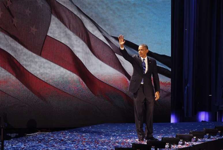 Presidente dos EUA, Barack Obama, comemora após ganhar as eleições presidenciais, em Chicago. Partido Democrata da Flórida declarou vitória do presidente Barack Obama no Estado na eleição presidencial dos EUA graças a uma pequena vantagem, mas aparentemente irreversível, aberta sobre o adversário republicano. Mitt Romney. 07/11/2012