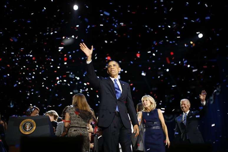 Presidente dos Estados Unidos Barack Obama se emocionou ao agradecer aos membros da equipe de campanha após a reeleição. 06/11/2012