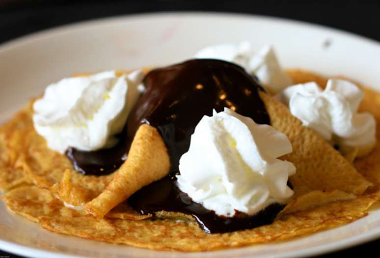 Crepe de chocolate com chantili
