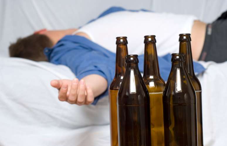 Novo estudo liga a cirurgia bariátrica ao aumento no risco de abuso de álcool