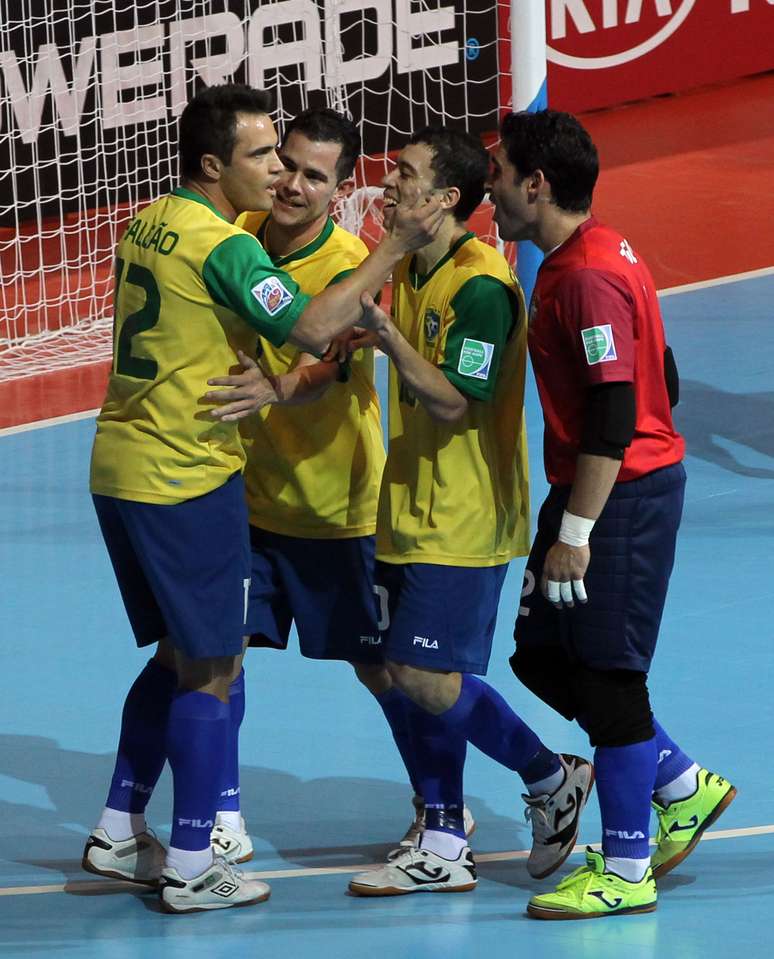 Falcão comandou virada do Brasil com dois gols sobre a Argentina