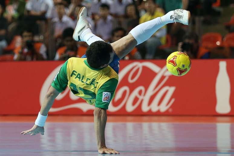 Brasil teve dificuldades, mas bateu a surpreendente Colômbia na semifinal da Copa do Mundo de Futsal por 3 a 1