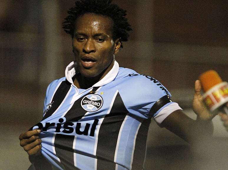 Revelado pela Portuguesa, Zé Roberto jogou pelo Grêmio e decretou o empate por 2 a 2 no Canindé. Com isso, o time paulista se complicou na luta contra o rebaixamento e ainda decretou a queda do Palmeiras