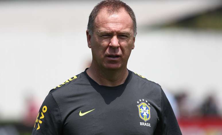 Mano Menezes deixou o cargo de técnico da Seleção Brasileira nesta sexta-feia; notícia foi bem recebida pela torcida