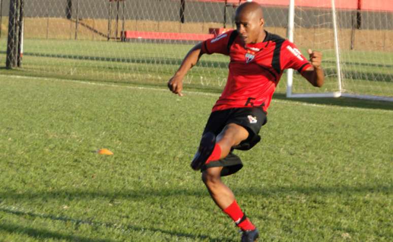 Ex-Atlético-GO, Eron desta vez foi emprestado ao Goiás para 2013
