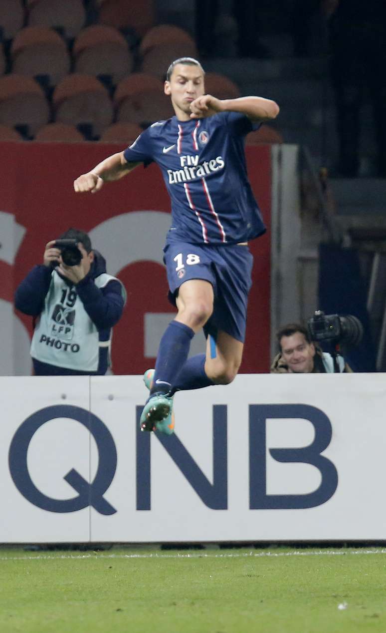 Ibrahimovic se destacou na tranquila goleada do PSG