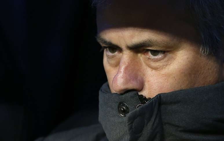 Em desembarque em Portugal, Mourinho se diz tranquilo com situação do Real Madrid