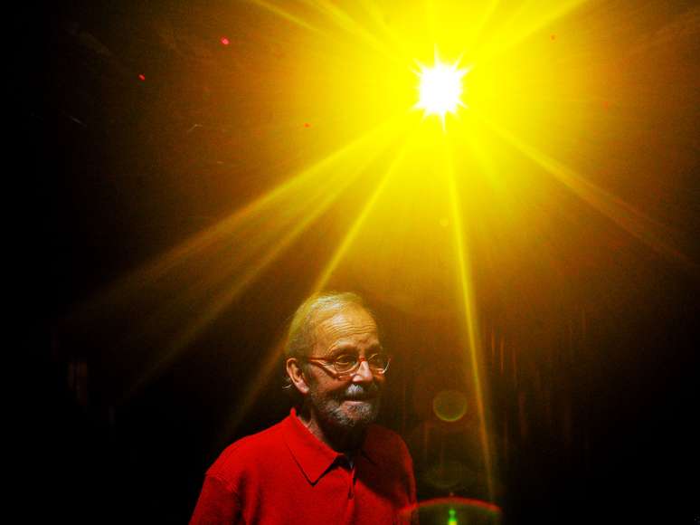 Lend&aacute;rio nome da TV brasileira, Goulart de Andrade ficou famoso por tomar conta das madrugadas com reportagens e mat&eacute;rias especiais; Terra acompanhou grava&ccedil;&atilde;o do Vem Comigo, seu novo programa na TV Gazeta