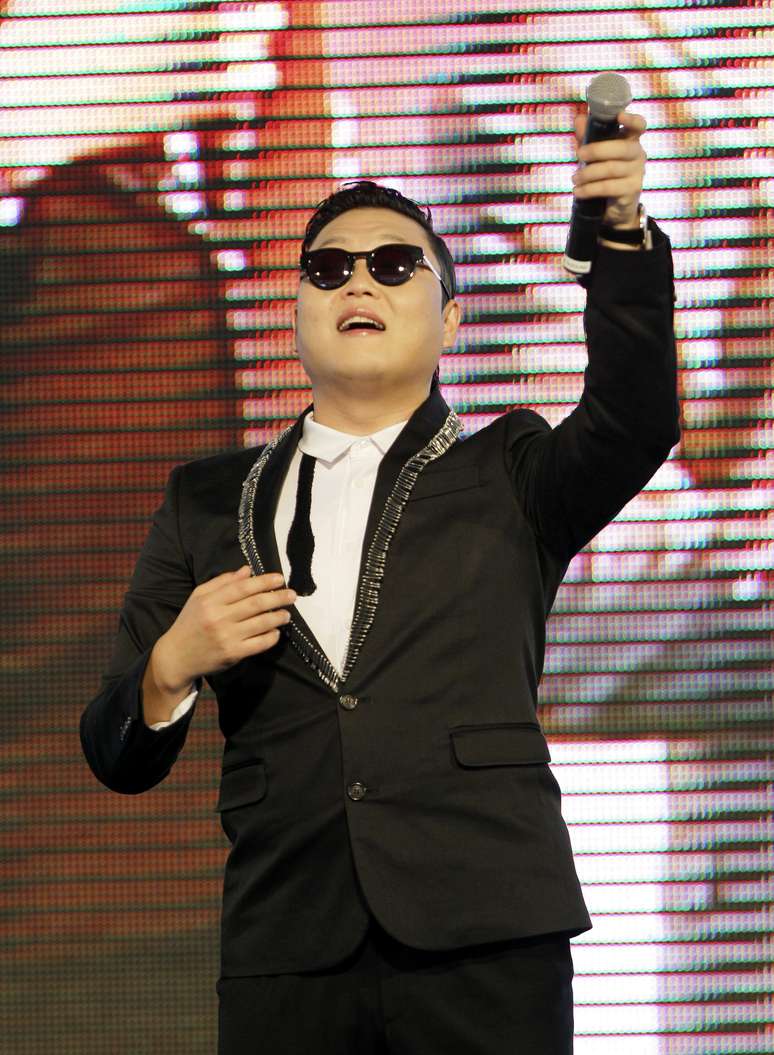 O vídeo 'Gangnam Style' superou no último sábado (24) 803 milhões de visitas no YouTube, transformando-se no vídeo mais visitado desde a criação do portal, em 2005