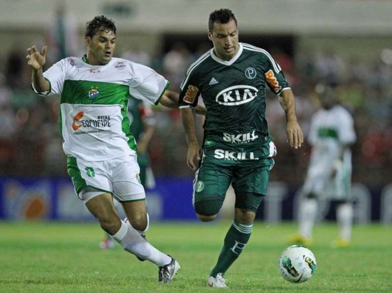 <p>Daniel Carvalho não empolgou com a camisa do Palmeiras e não terá contrato renovado</p>