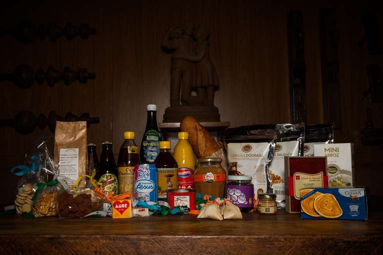 Com 35 produtos no total, a cesta inclui itens como guaraná Jesus, cajuína e manteiga de garrafa