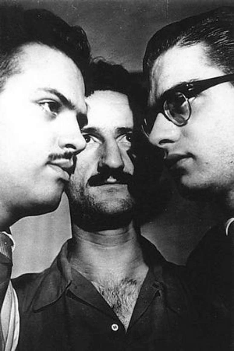Haroldo de Campos, Décio Pignatari (centro) e Augusto de Campos (à dir.), nos anos 50