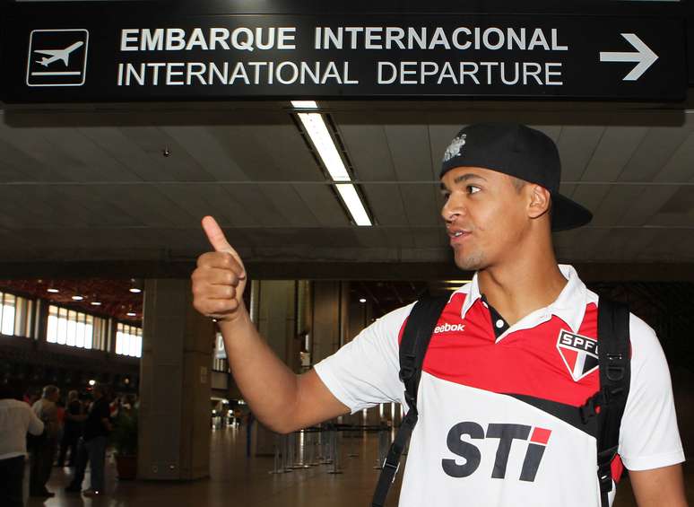 Denilson tem contrato com o São Paulo até a metade de 2013