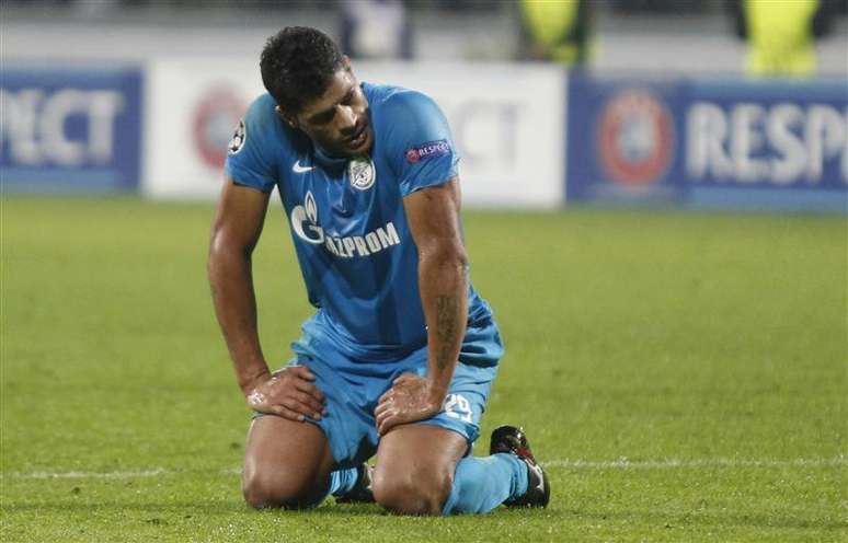 Atacante brasileiro Hulk, do Zenit São Petersburgo, reage durante partida contra o AC Milan pela Liga dos Campeões no estádio Petrovsky, em São Petesburgo. 3/10/2012