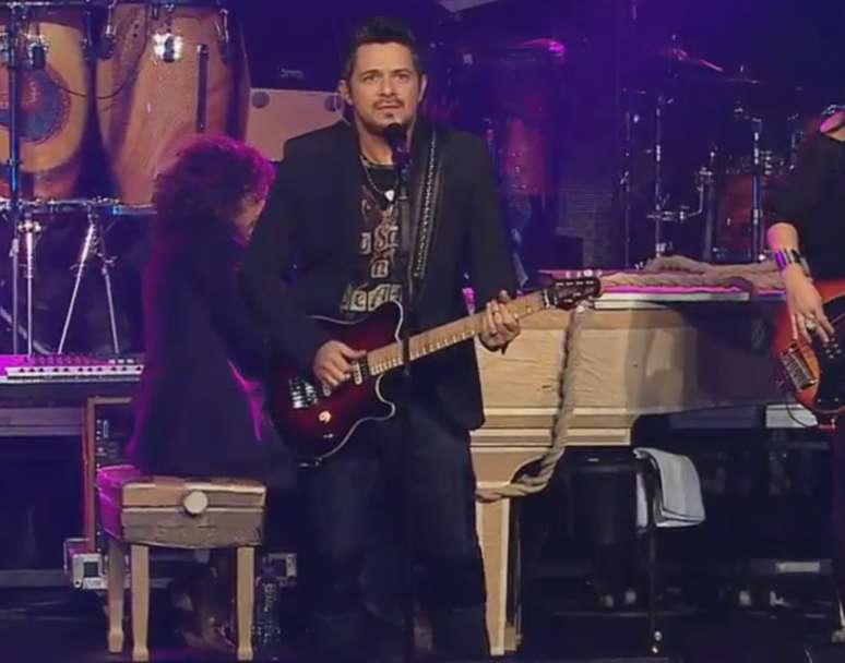 Alejandro Sanz se apresentou nesta quinta-feira (6), em Miami, em show transmitido ao vivo pelo Terra através da plataforma Terra Live Music