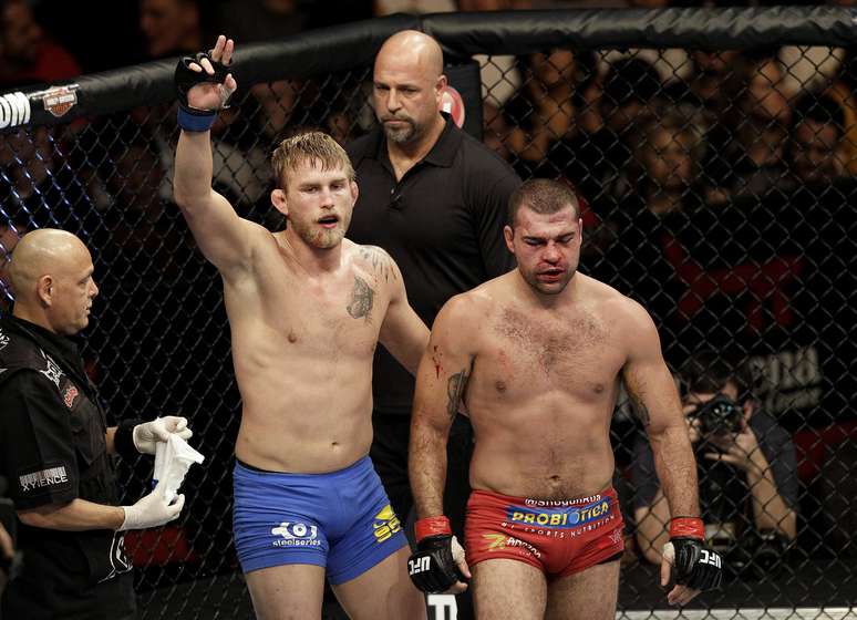 O sueco Alexsander Gustafsson dominou Maurício Shogun e não foi ameaçado durante o combate